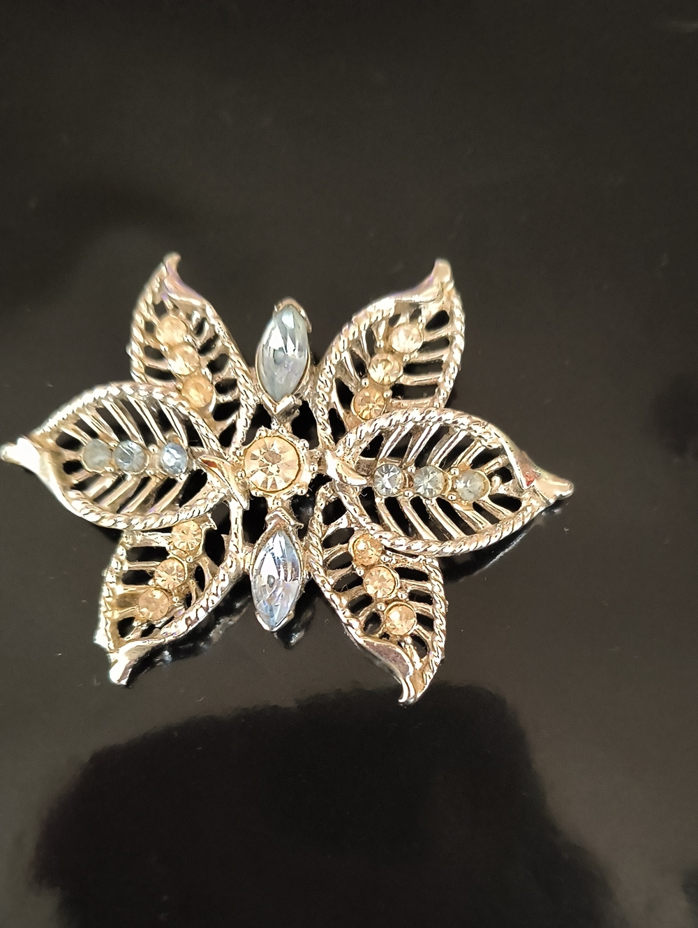 Set Of 3 Brooches - Picture 4 of 7